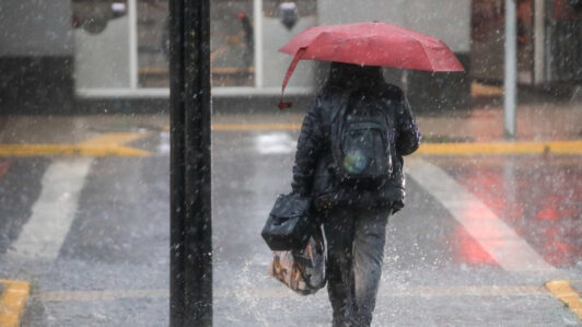Meteorología emite alerta por precipitaciones moderadas a fuertes en cinco regiones: ¿Cuándo será y en qué zonas lloverá?