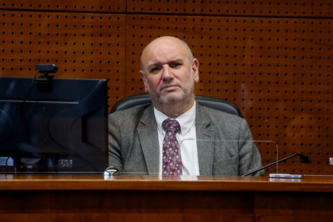 El magistrado Hugo Torres durante la audiencia de preparación de juicio oral en contra de Cathy Barriga/Agencia Uno