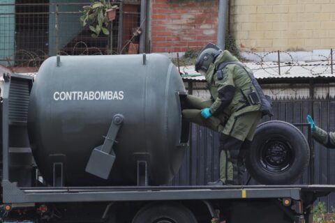 Hombre pierde su mano tras explosión en block de Quilicura: Carabineros halló explosivos de uso minero