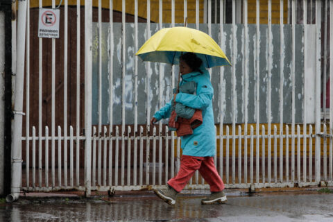 ¿A qué hora empieza la lluvia en la Región Metropolitana? Anticipan tormentas eléctricas y posibles granizos