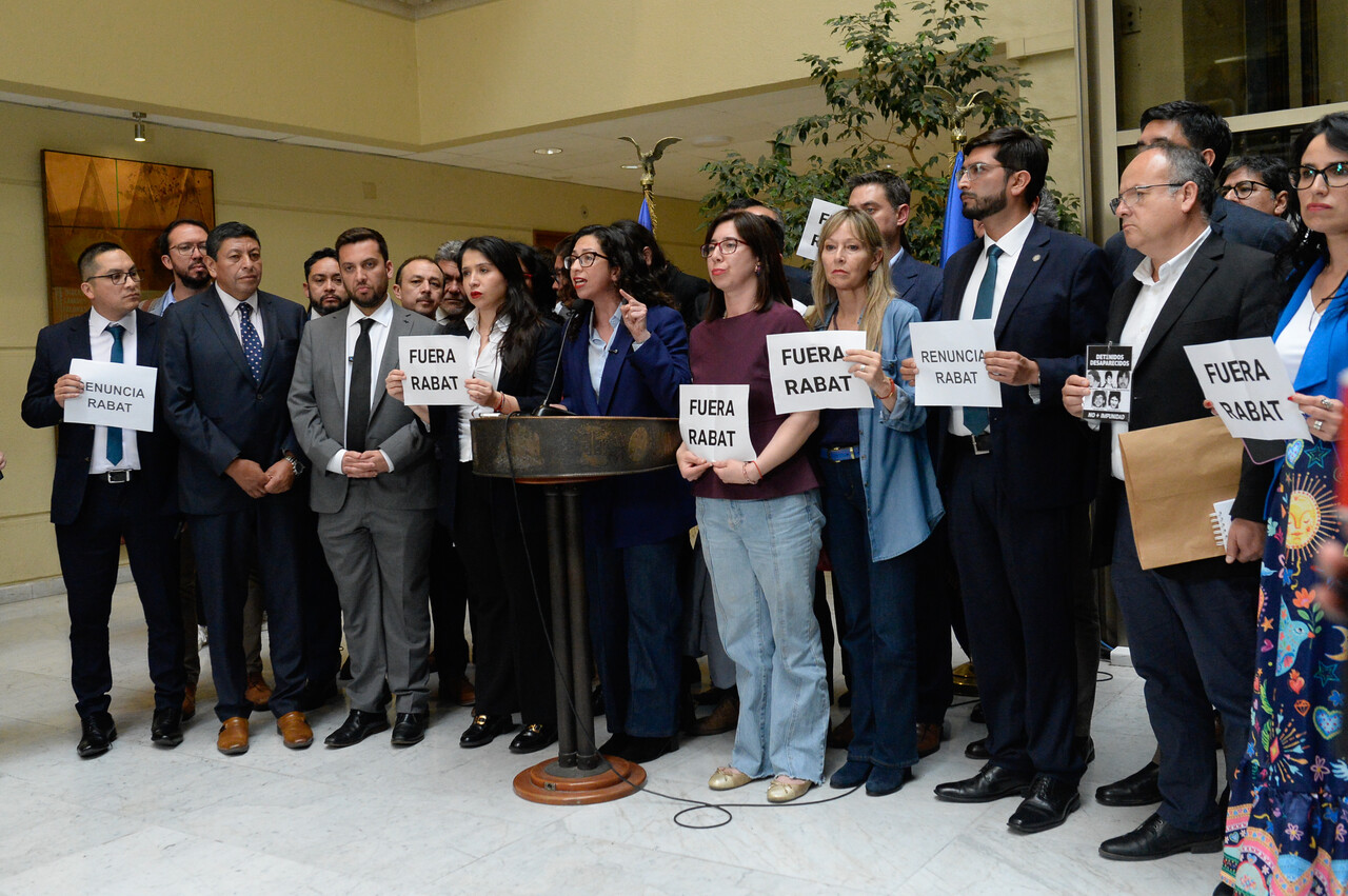 Con abstenciones de RN y la UDI: Cámara aprueba resolución que pide la salida del ministro Rabat y sus subsecretarios