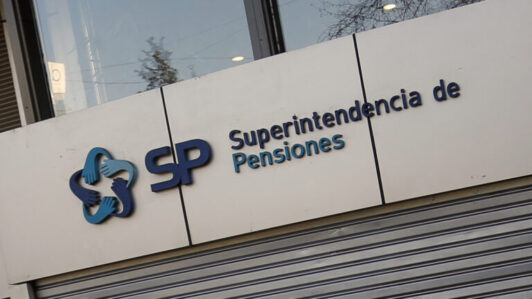 Parlamentarios de distintos sectores valoran decisión de la Superintendencia de Pensiones de investigar a las AFP por pérdidas en fondos D y E