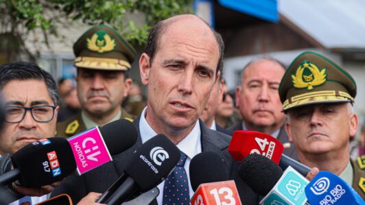 18 de octubre: Ministro Arrau advierte que la respuesta policial ante incidentes 