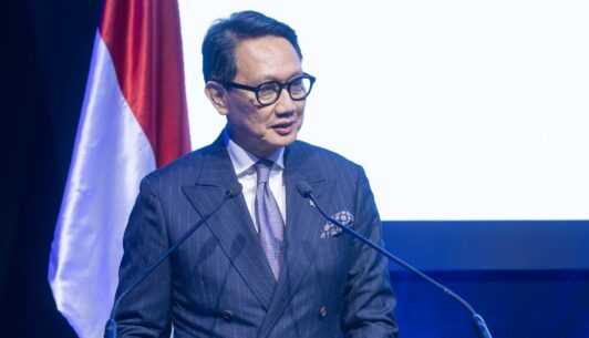 Viceministro de Indonesia propone alianza con Chile: “Podemos establecer una cadena de suministro de baterías para vehículos eléctricos”