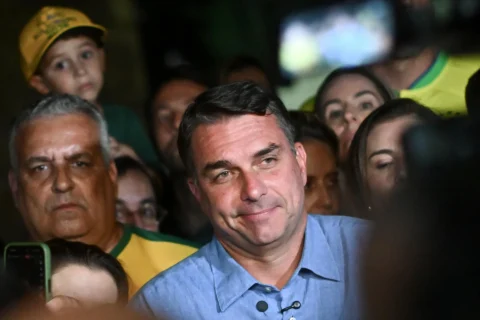 Brasil indaga rol de Argentina y EE.UU. en salida de Flávio Bolsonaro del país tras derrota electoral