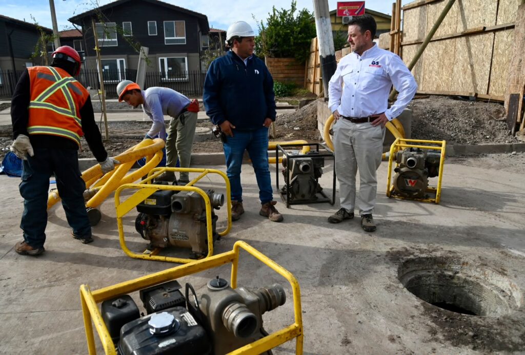 GORE de Santiago anuncia compra de 11 motobombas para reforzar respuesta ante inundaciones: Inversión alcanza los $450 millones