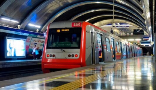 Metro restablece servicio en estación Franklin de Línea 2 tras emergencia médica