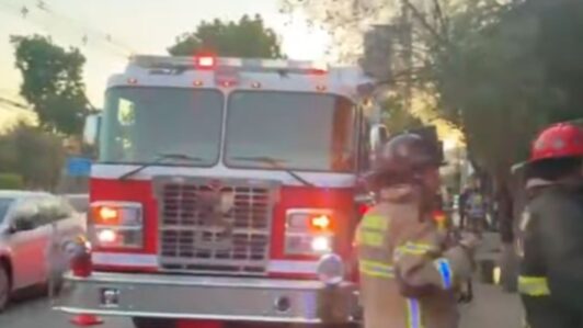 Bomberos despliega operativo por presunta emergencia química en la Clínica Santa María