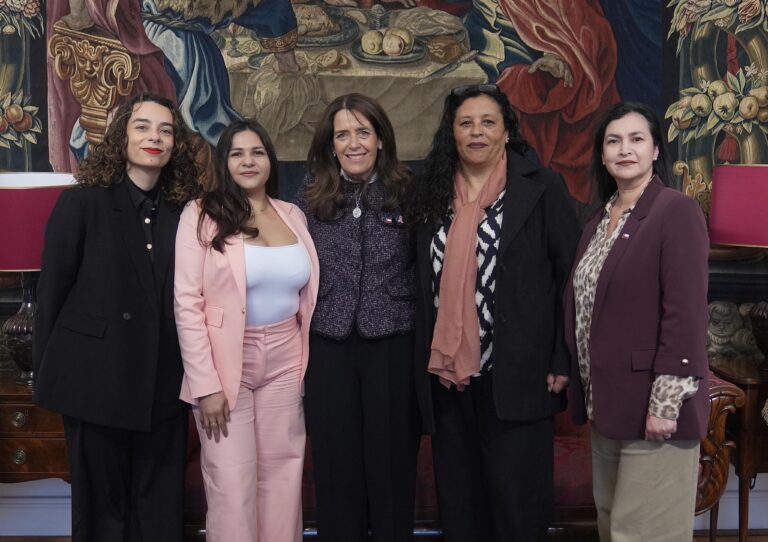 Primera dama se reúne con viudas de mártires de Carabineros: Piden apoyo para impulsar mejoras en pensiones y gratuidad