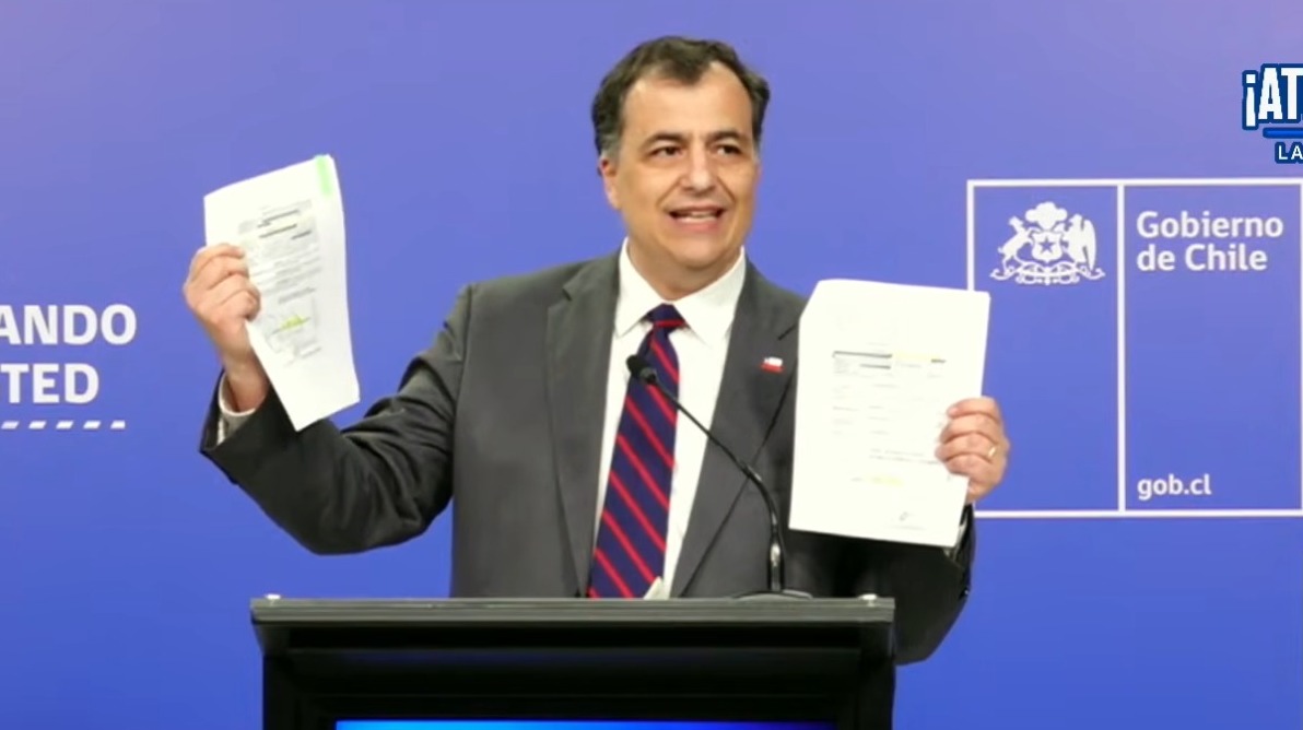 Vocero de Gobierno exhibe decretos firmados en el Gobierno anterior para respaldar rebaja de penas a abusadores: "En ambos casos se cumplió con la Ley"