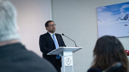 Canciller destaca a Chile como 