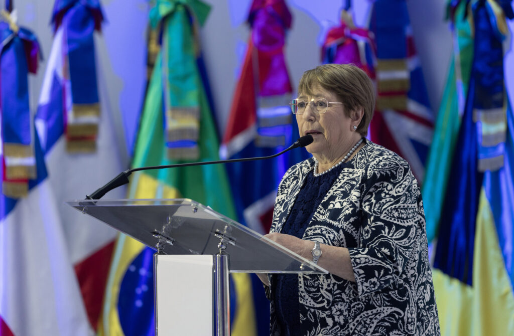 Bachelet advierte en la CEPAL sobre retrocesos en derechos de las mujeres: "Es uno de los principales riesgos para el desarrollo"