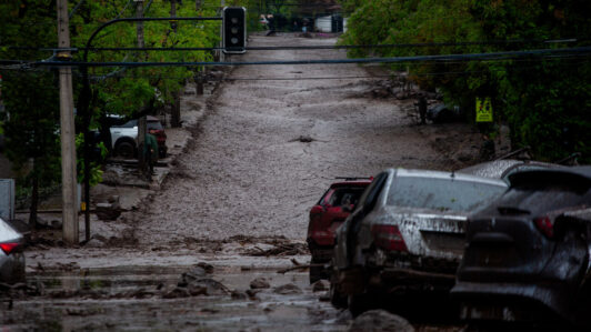 Red Geocientífica de Chile: 9 milímetros de lluvia en media hora con una intensidad equivalente a casi 18 mm/h explicarían el aluvión de Las Condes