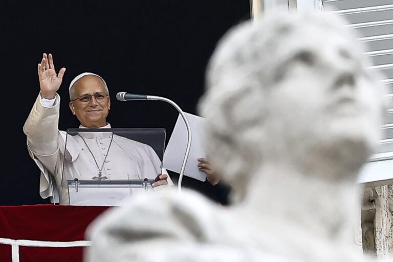 Vaticano confirma que el papa León XIV no necesitará tratamiento tras cirugía por cáncer en el pulmón