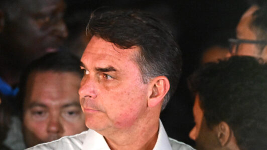 Corte Suprema de Brasil ordena investigar campaña de Flávio Bolsonaro por posible injerencia extranjera y manipulación de plataformas digitales
