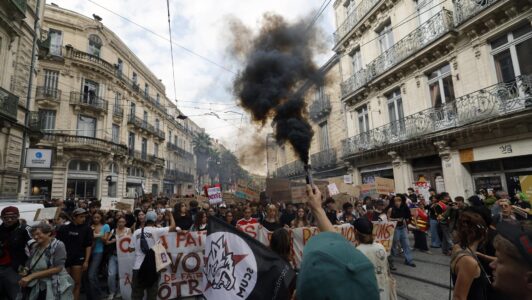Francia enfrenta una de las mayores protestas estudiantiles de las últimas décadas: Más de 5 mil detenidos y cientos de escuelas cerradas
