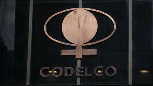 Codelco contrademanda a filial de Pullman y le exige más de $1.800 millones tras acusar incumplimientos e incidentes de seguridad