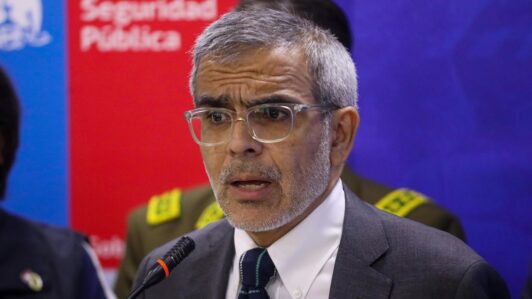 Exministro Cordero advierte que Rabat “está asumiendo un riesgo jurídico al suspender” la tramitación de rebajas de condena