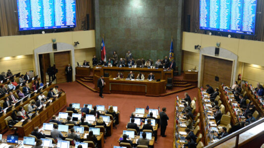 Diputados crean comisión investigadora por caída del fondo E y apuntan a la fiscalización de las AFP