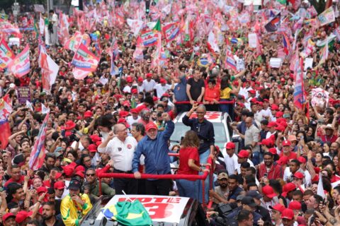 Lula cierra su campaña con duras acusaciones contra Flávio: “La sociedad brasileña no quiere retroceder”