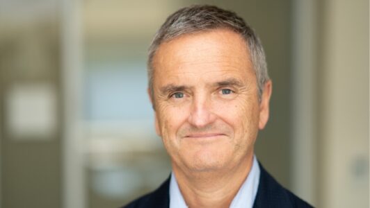 Economista chileno del MIT es reconocido con el Premio de Economía Rey de España