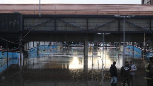 Sistema frontal: Municipalidad de Santiago instala 4 puntos de emergencia ante alerta por lluvias, granizo y tormentas eléctricas