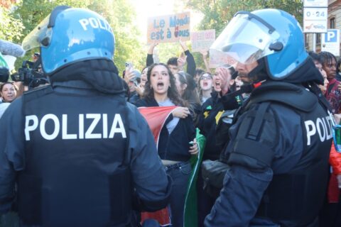 Miles de jóvenes protestan en Milán contra el costo de vida y el despliegue policial
