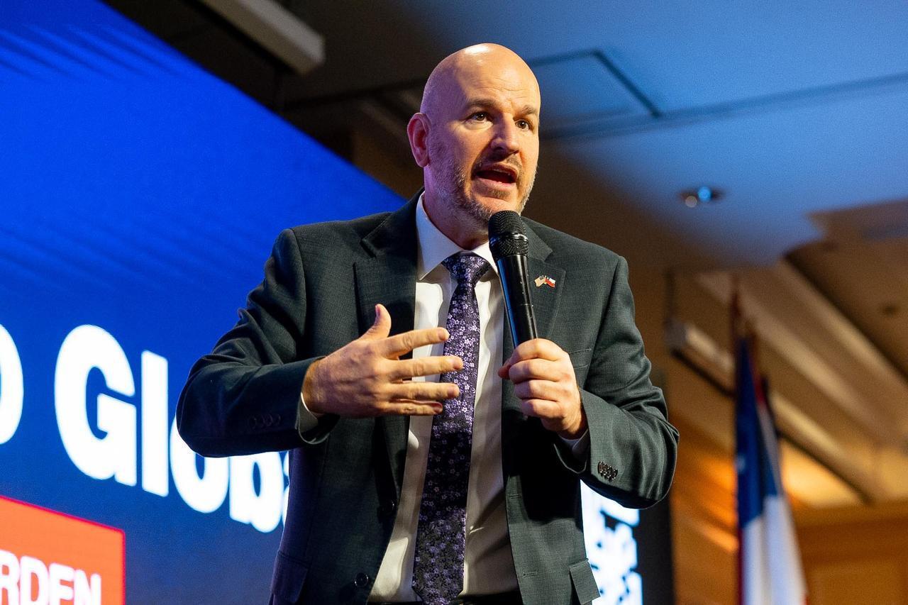 Embajador Judd condiciona apoyo de Estados Unidos a Chile por el estrecho de Magallanes: "Tendrán que trabajar con nosotros"