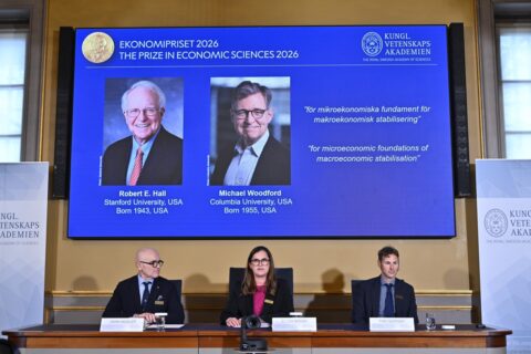 Michael Woodford y Robert E. Hall ganan el Nobel de Economía por el desarrollo de nuevos modelos macroeconómicos de estabilización
