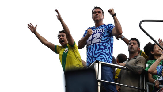 Flávio Bolsonaro afirma que Brasil 
