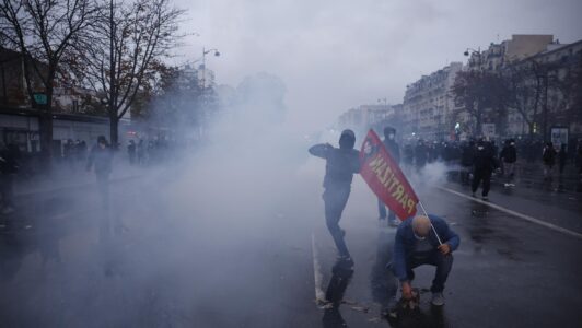 Francia registra casi 1.000 detenidos en las manifestaciones y se esperan más arrestos