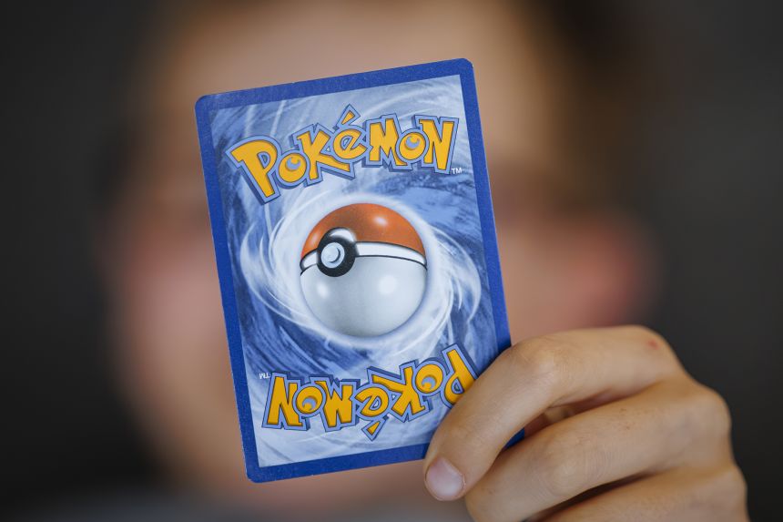 Detienen a sujeto acusado de estafar a vendedores de cartas Pokémon por más de $3 millones