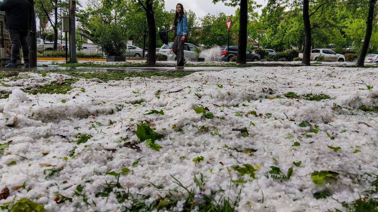 Granizos y tormentas eléctricas dejan a más de 38 mil clientes sin luz en la Región Metropolitana