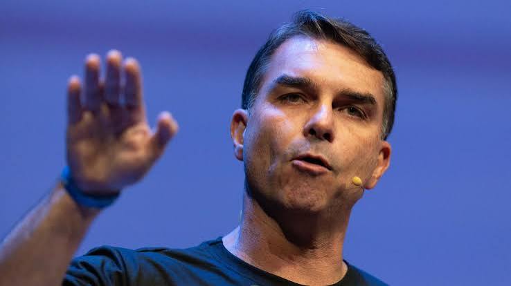 Elecciones en Brasil 2026: Flávio Bolsonaro llama “cobarde” a Lula da Silva y apela al voto útil para definir los comicios del domingo