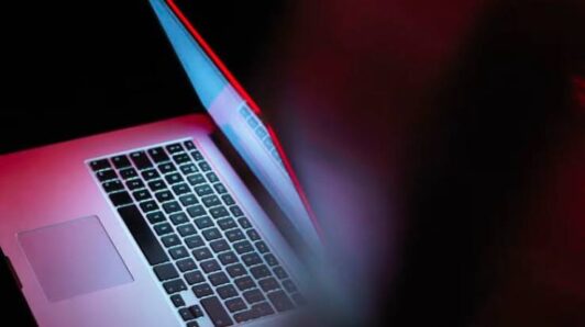 La mayor amenaza a la seguridad de internet llevaba 22 años latente: La IA logró explotarla en dos días