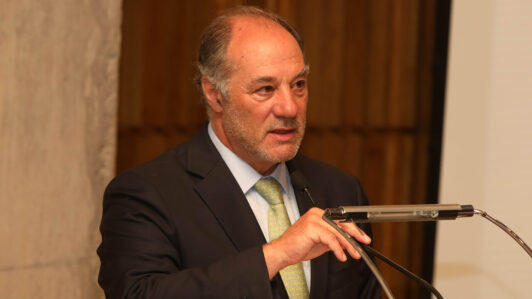 “Una situación de absoluta imprudencia”: Juan Sutil apunta a las AFP y al regulador por la caída del Fondo E