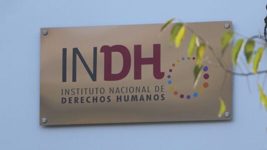 Mayoría respalda la reforma al INDH del Gobierno, aunque la mitad de los chilenos considera que el organismo actúa de forma imparcial