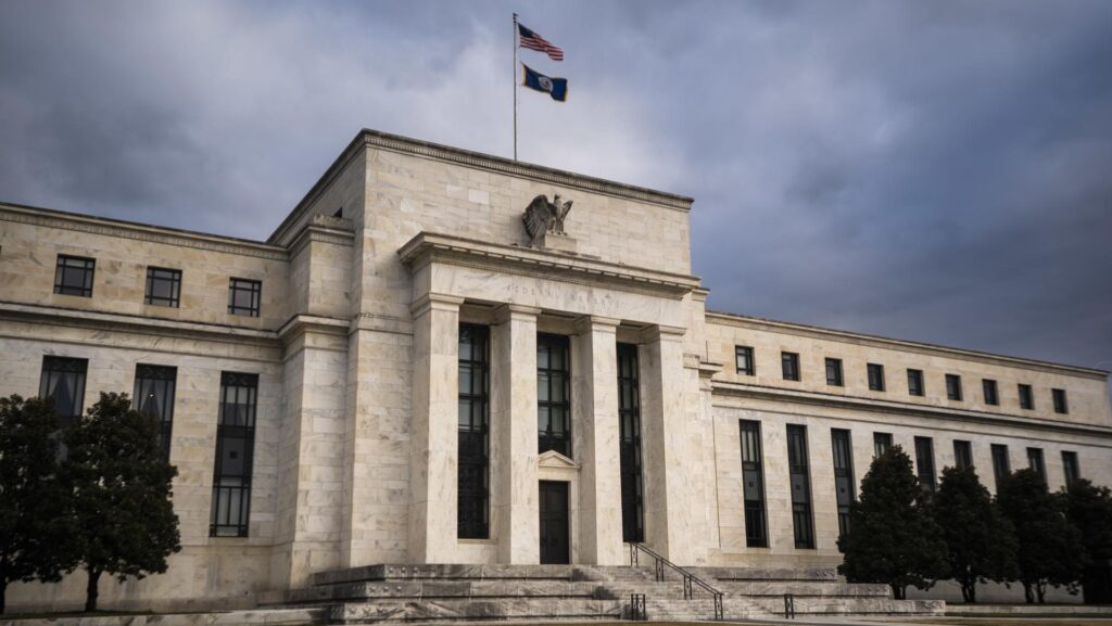 Minuta de la Fed revela que "la mayoría" de sus autoridades espera un nuevo aumento de tasas en 2026