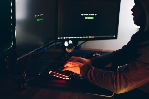 Condenan a 20 años a sujeto que torturó adolescentes a través de Discord en Francia