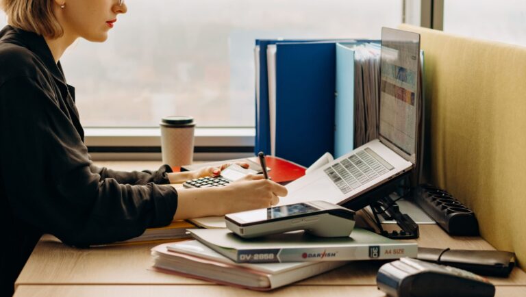Más allá de los conocimientos técnicos y la experiencia: ¿Qué aspectos marcan la diferencia en un proceso de selección laboral?