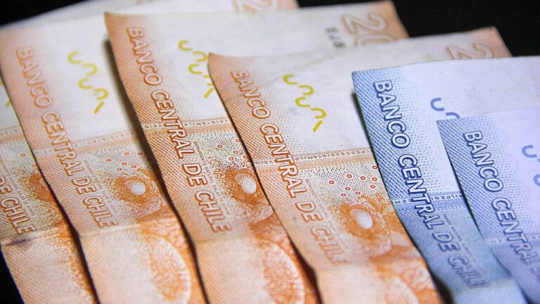 Salarios en Chile suben más de 5% en 2026 y las empresas proyectan alzas de 4,9% para 2027