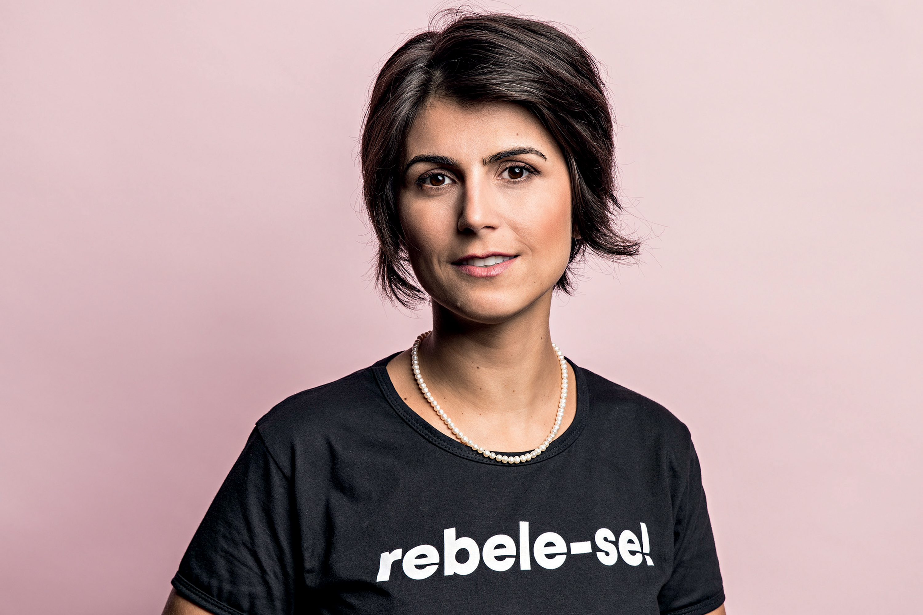 Feminista, millennial y comunista: Quién es Manuela D'Ávila, la compañera de fórmula de Haddad