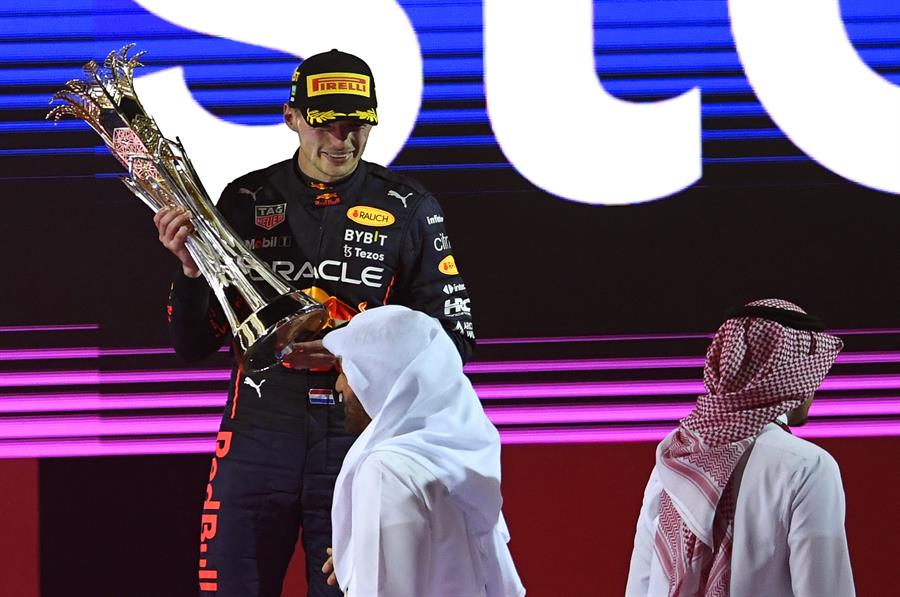 F1 Verstappen se impuso a Leclerc y se llevó el Gran Premio de Arabia