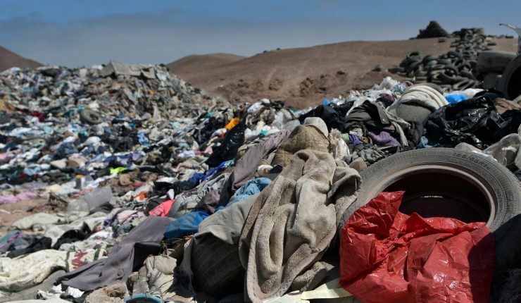 La RM tiene su primer punto limpio de textiles: La ropa en mal estado será  reciclada y convertida en hilo