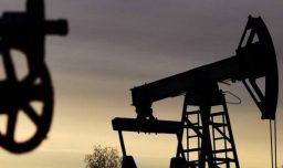 Tras ataque de Irán a bases estadounidenses en Qatar e Irak: Precio del petróleo cae al menos 4%