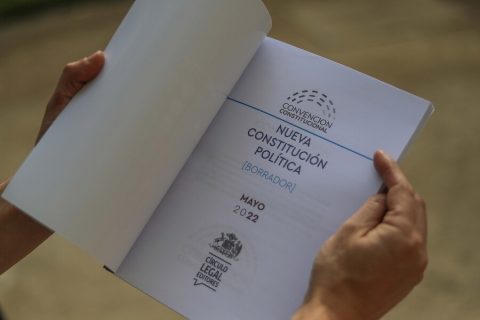Encuesta AMUCH: Un 56,4% aún no ha leído el borrador de nueva Constitución