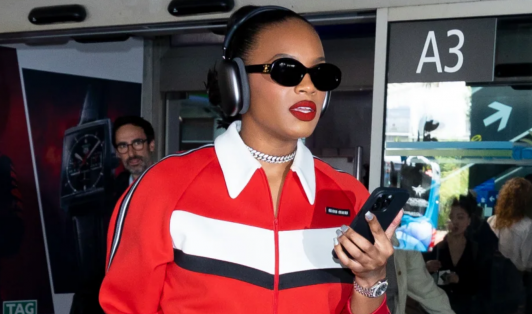Look de la semana: El look de aeropuerto ultra glamuroso de Didi Stone de camino a Cannes