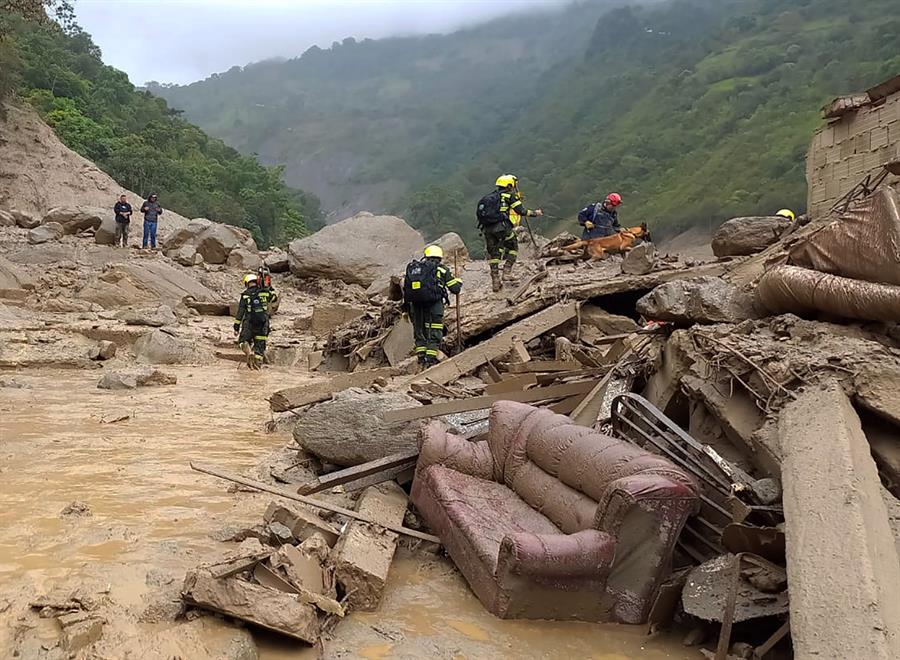 Colombia Más de 100 familias fueron evacuadas de zona donde una avalancha mató a 21 personas