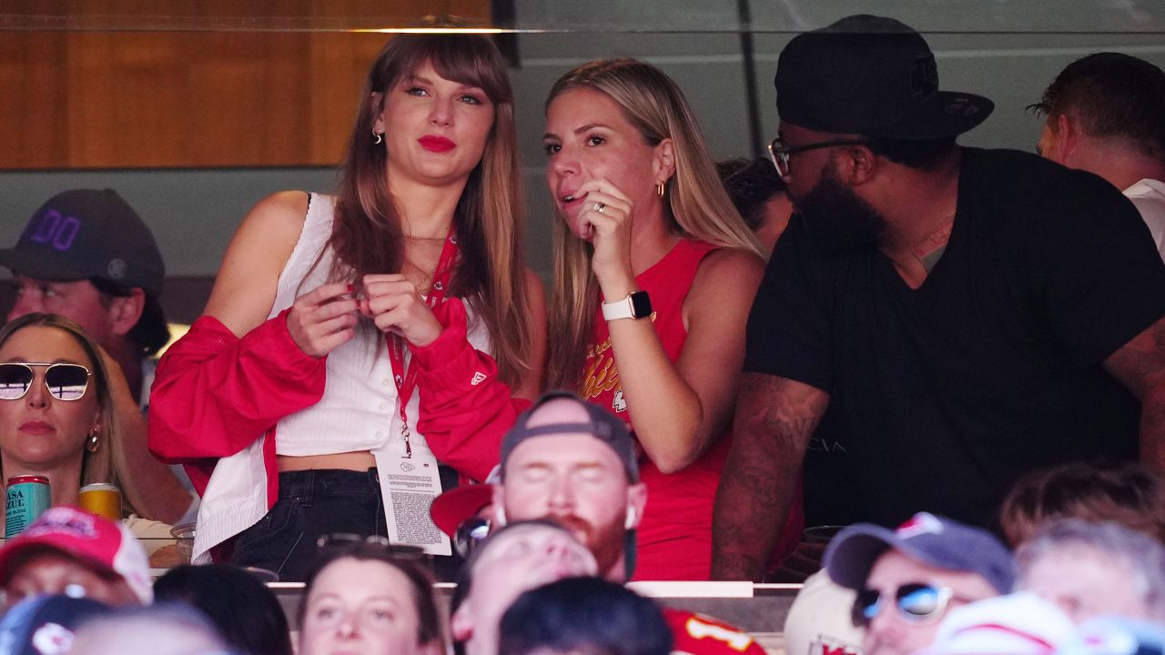 ¿Es real? Taylor Swift fue vista animando a Travis Kelce en el partido