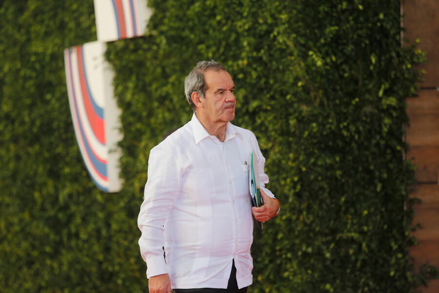 Exministro Andrés Allamand es denunciado por acoso laboral y despido